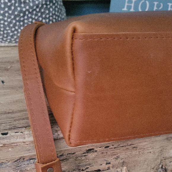 Portland Leather Goods Large Honey Raindrop Bag With Extras - Picture 13 of 14